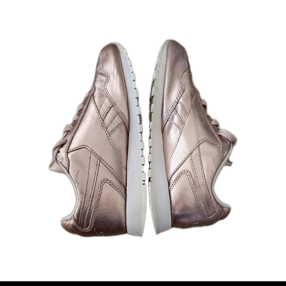 Reebok Womens Rose Gold Metallic Trendy Limited Edition Leather Sneaker 8